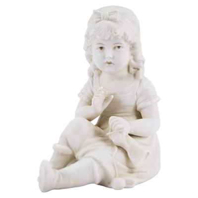 Скульптура «Девочка, вяжущая носок» Европа конец XIX— началоXX вв