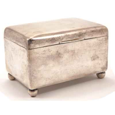 Шкатулка серебрянная 800 пр. IW Польша сер. ХХ в. 424 гр. 13x9 см. Польша середина ХХ века
