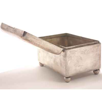 Шкатулка серебрянная 800 пр. IW Польша сер. ХХ в. 424 гр. 13x9 см. Польша середина ХХ века