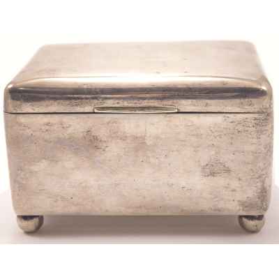 Шкатулка серебрянная 800 пр. IW Польша сер. ХХ в. 424 гр. 13x9 см. Польша середина ХХ века