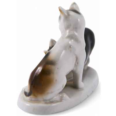 Скульптура Две кошки с клубком фарфор, Wagner & Apel Германия втор. пол. ХХ в. Н-8,2 см. Липпельсдорф (?), Германия Третья четверть XX века