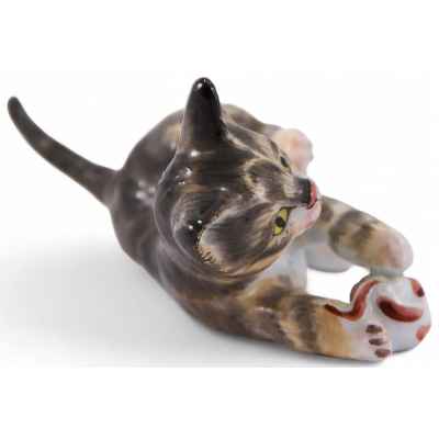 Скульптура Котенок с мячиком фарфор, Аугартен (Augarten) Австрия 1990-е гг. Н-4,2 см. Аугартен, Австрия 1990-гг