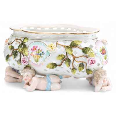 Шкатулка «Пять путти» Зитцендорф 1-я половина XX века