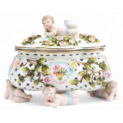 Шкатулка «Пять путти» Зитцендорф 1-я половина XX века