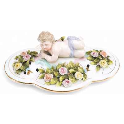 Шкатулка «Пять путти» Зитцендорф 1-я половина XX века