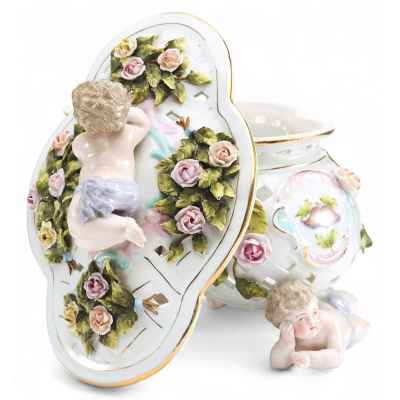 Шкатулка «Пять путти» Зитцендорф 1-я половина XX века