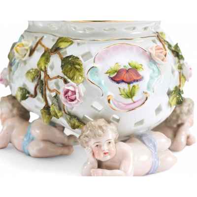 Шкатулка «Пять путти» Зитцендорф 1-я половина XX века