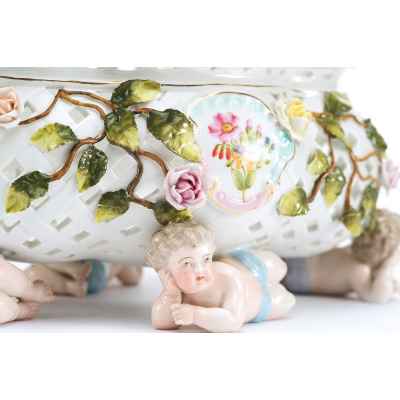 Шкатулка «Пять путти» Зитцендорф 1-я половина XX века