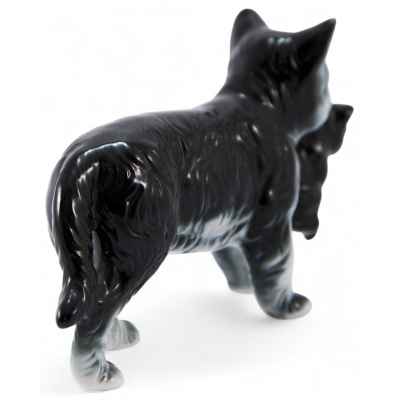 Скульптура Кошка с котенком в зубах серая, фарфор, Европа 1960-80-е гг. 15х9 см. Германия (?) ХХ век