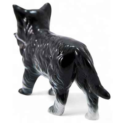 Скульптура Кошка с котенком в зубах серая, фарфор, Европа 1960-80-е гг. 15х9 см. Германия (?) ХХ век