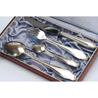 Набор столовых принадлежностей в подарочном футляре фабрика Александра Штурма, Вена. Австрия. около 1922 г