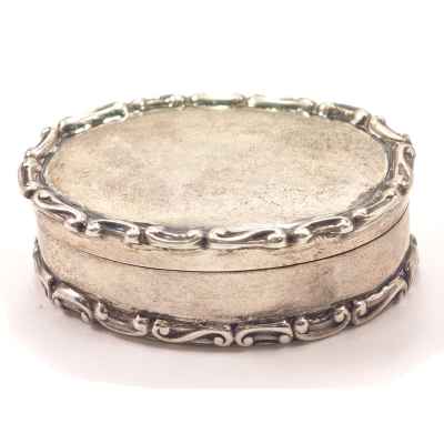 Шкатулка-таблетница серебро 800 пр. Швеция 1918 г. 37, г. 1,8x3,3 см. Швеция 1918