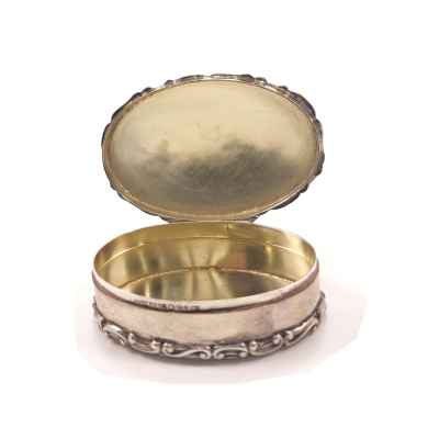 Шкатулка-таблетница серебро 800 пр. Швеция 1918 г. 37, г. 1,8x3,3 см. Швеция 1918