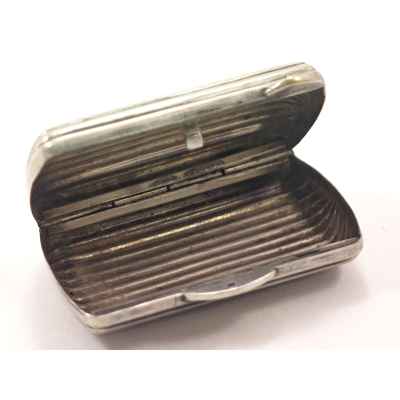 Таблетница серебро 800 пр. Австрия 1920-30-е гг. 21 гр. 1,7x4,5 см. Вена. Австрия после 1922 г