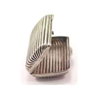 Таблетница серебро 800 пр. Австрия 1920-30-е гг. 21 гр. 1,7x4,5 см. Вена. Австрия после 1922 г