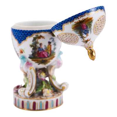 Шкатулка-яйцо с куртуазными сценами фарфор Sächsische Porzellan-Manufaktur кон. XIX в. Н-17,5 см. Потсшаппель, Германия конец XIX — начало XX вв