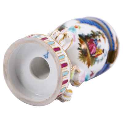 Шкатулка-яйцо с куртуазными сценами фарфор Sächsische Porzellan-Manufaktur кон. XIX в. Н-17,5 см. Потсшаппель, Германия конец XIX — начало XX вв