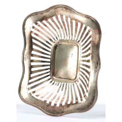 Сухарница  с волнообразными краями. Австро- Венгрия, Вена 1861