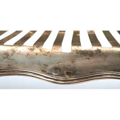 Сухарница  с волнообразными краями. Австро- Венгрия, Вена 1861