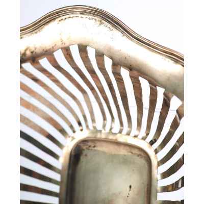 Сухарница  с волнообразными краями. Австро- Венгрия, Вена 1861