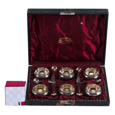 Набор солонок в оригинальном футляре серебро 800 пр. L.Robert-Keusters Бельгия нач. ХХ в. Европа. Антверпен первая половина ХХ века