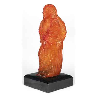 Скульптура янтарная «Богоматерь с младенцем» Европа XIX век
