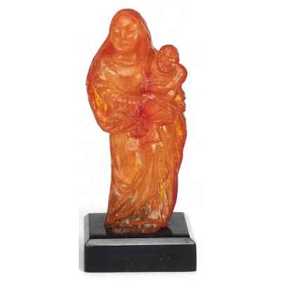 Скульптура янтарная «Богоматерь с младенцем» Европа XIX век