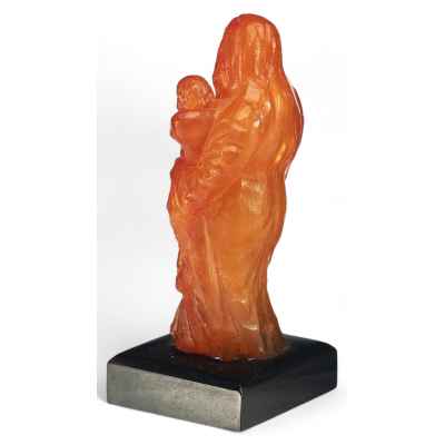 Скульптура янтарная «Богоматерь с младенцем» Европа XIX век