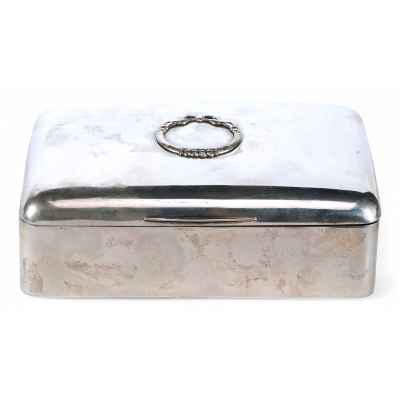 Шкатулка серебро 900 пр. Александр Штурм Австрия нач. ХХ в. 17,3х12,5х6,1 см. фабрика Александра Штурма, Вена (Австрия) 1920-е гг