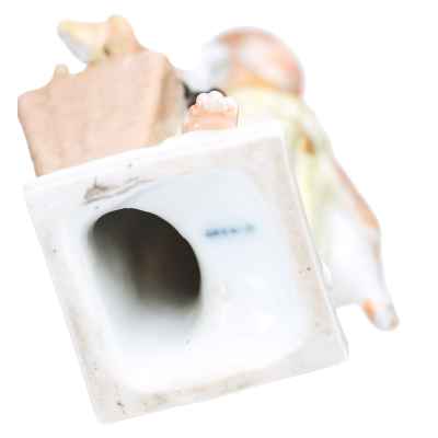 Скульптурная композиция «Девушка с птицами» Германия, Берлинская королевская мануфактура Начало XX века