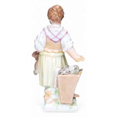 Скульптурная композиция «Девушка с птицами» Германия, Берлинская королевская мануфактура Начало XX века