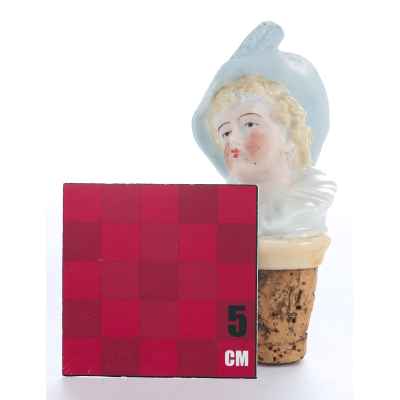 Пробка Дама в голубой шляпе (Изабелла) фарфор, Европа кон. XIX в. Н-6,5 см. Европа первая половина XX века