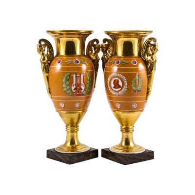 Парные вазы в античном стиле в в форме сирен Европа первая половина ХІХ века