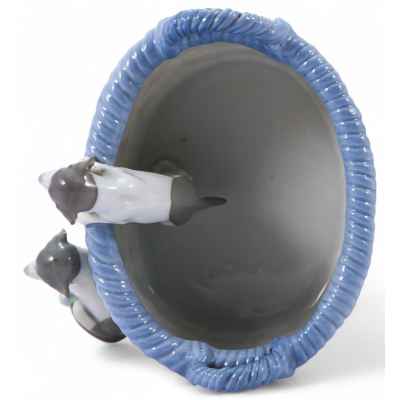 Щенята в корзине фарфор, Фрица Пфейффер в Готе нач. ХХ в. 12,8x12x7,8 см. Гота, Тюрингия (Германия) 1900-1910-гг