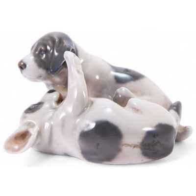 Скульптура Щенки фарфор, Royal Copenhagen Копенгаген, Дания кон. ХХ в. 9,8х5,4 см. Копенгаген, Дания 1969-1974 гг