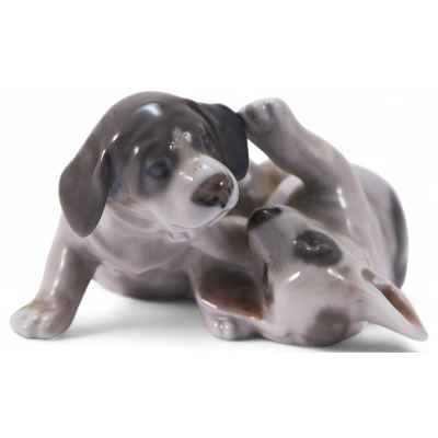 Скульптура Щенки фарфор, Royal Copenhagen Копенгаген, Дания кон. ХХ в. 9,8х5,4 см. Копенгаген, Дания 1969-1974 гг