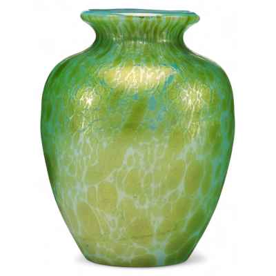 Ваза в стиле модерн иридисцентное стело Франция нач. ХХ в. Н-11,2 см. Франция начало ХХ века