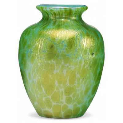 Ваза в стиле модерн иридисцентное стело Франция нач. ХХ в. Н-11,2 см. Франция начало ХХ века