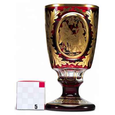 Бокал с изображением галантных сцен эпохи XVII - XVIII вв. Богемия конец XIX— первая четверть XX вв