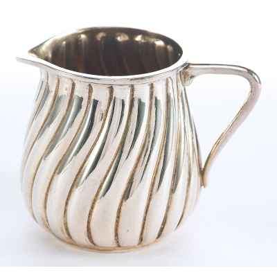 Сливочник серебряный 800 пр. Австро-Венгрия нач. ХХ в. Н-5,5 см. 62,4 гр. Австро-Венгрия начало ХХ века