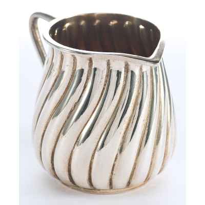 Сливочник серебряный 800 пр. Австро-Венгрия нач. ХХ в. Н-5,5 см. 62,4 гр. Австро-Венгрия начало ХХ века