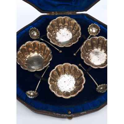 Набор серебряных солонок Horace Woodward & Со Англия 1886 г. 83 гр. Лондон, Великобрuтания 1886