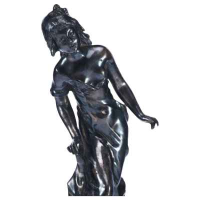 Скульптура девушки в платье Европа начало XX вв