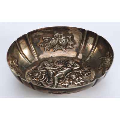 Ваза «Спящие путти» Австрия после 1922 г