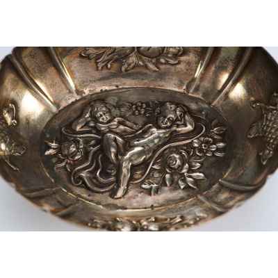 Ваза «Спящие путти» Австрия после 1922 г