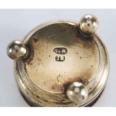 Солонка серебро 84 пр. М. Голощанов Москва 1880-е гг. 25 гр. 3х5,2 см. Москва 1880-е гг