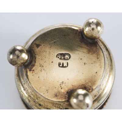 Солонка серебро 84 пр. М. Голощанов Москва 1880-е гг. 25 гр. 3х5,2 см. Москва 1880-е гг