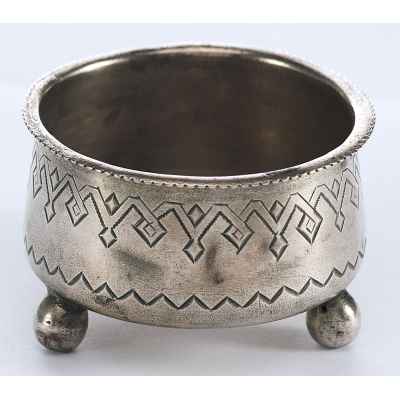 Солонка Русский стиль серебро 84 пр. М. Голощанов Москва 1884 г. 21 гр. 3,2x4,8 см. Москва около 1884 г