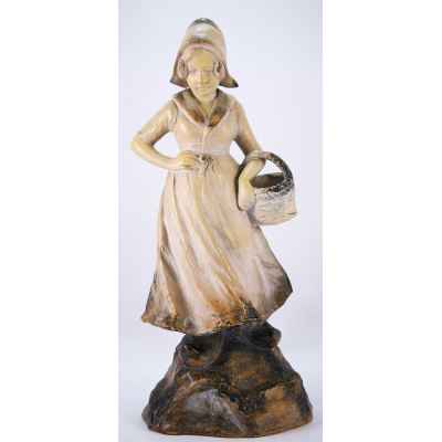 Скульптура «Девочка с корзиной» Европа Начало XX века