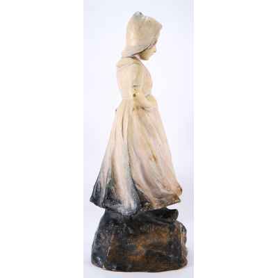 Скульптура «Девочка с корзиной» Европа Начало XX века